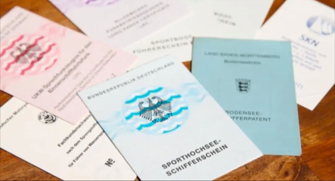 Amtliche Sportboot-Unterlagen